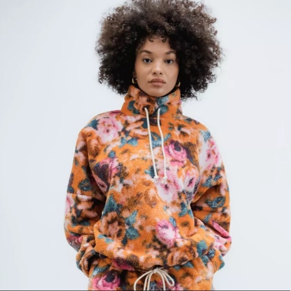 Urban Outfitters Jackets & Blazers - NWT UO Out From Under Braxton Mock Neck Sherpa Pullover Small